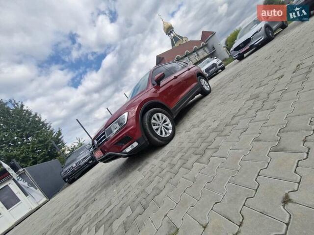 Красный Фольксваген Тигуан, объемом двигателя 2 л и пробегом 35 тыс. км за 17700 $, фото 2 на Automoto.ua