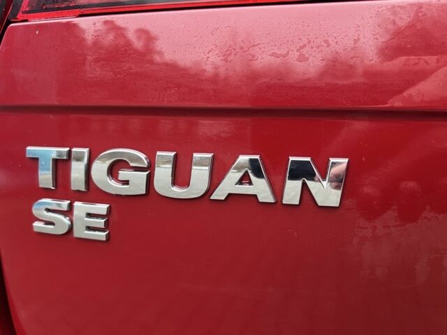 Красный Фольксваген Тигуан, объемом двигателя 2 л и пробегом 150 тыс. км за 19300 $, фото 3 на Automoto.ua