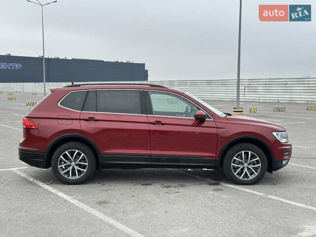 Красный Фольксваген Тигуан, объемом двигателя 2 л и пробегом 77 тыс. км за 20700 $, фото 4 на Automoto.ua