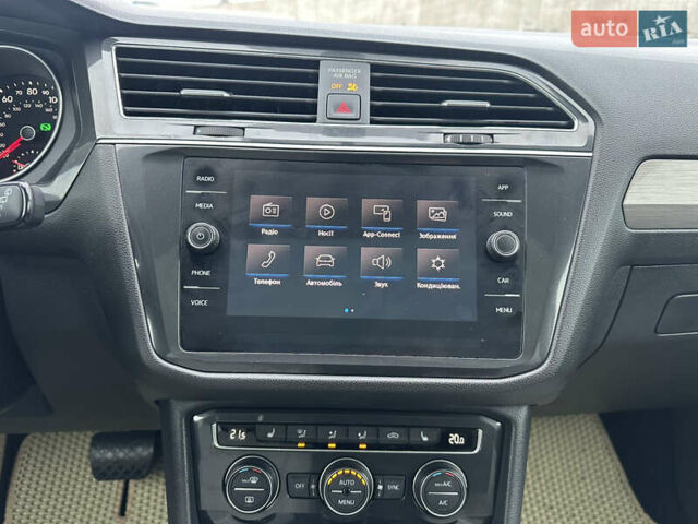 Красный Фольксваген Тигуан, объемом двигателя 2 л и пробегом 77 тыс. км за 20700 $, фото 30 на Automoto.ua