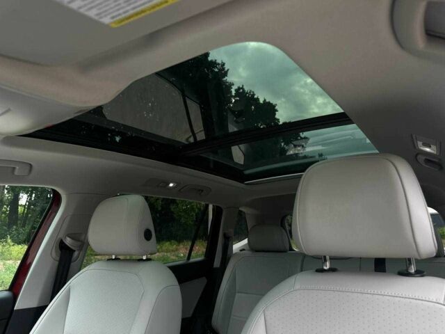 Красный Фольксваген Тигуан, объемом двигателя 2 л и пробегом 145 тыс. км за 20990 $, фото 8 на Automoto.ua