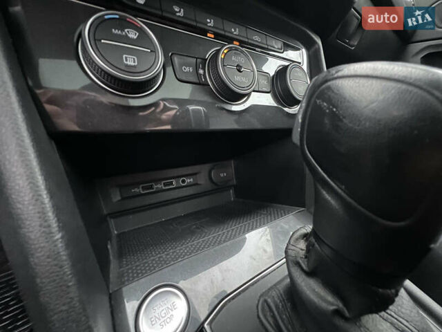 Красный Фольксваген Тигуан, объемом двигателя 1.98 л и пробегом 150 тыс. км за 19200 $, фото 22 на Automoto.ua