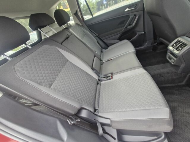 Красный Фольксваген Тигуан, объемом двигателя 2 л и пробегом 35 тыс. км за 17700 $, фото 17 на Automoto.ua