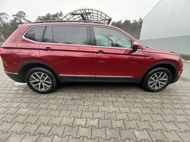 Красный Фольксваген Тигуан, объемом двигателя 2 л и пробегом 150 тыс. км за 19300 $, фото 4 на Automoto.ua