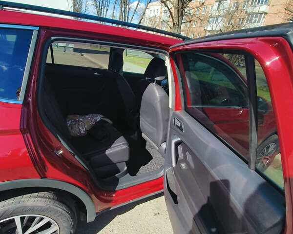 Червоний Фольксваген Тігуан, об'ємом двигуна 1.98 л та пробігом 62 тис. км за 23000 $, фото 7 на Automoto.ua