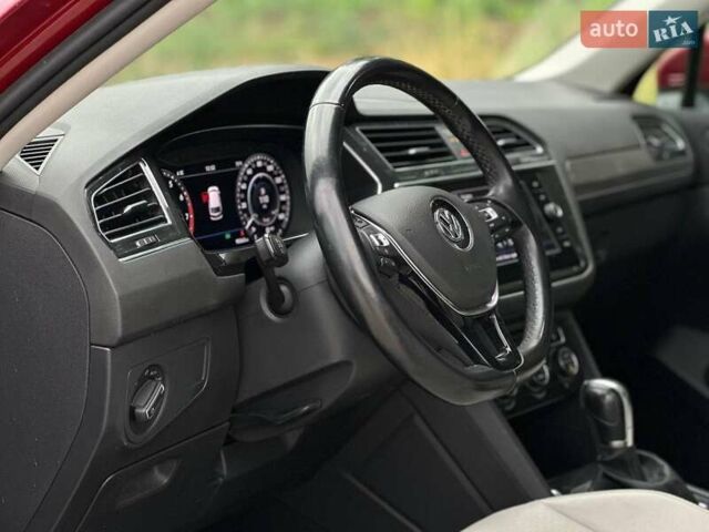 Красный Фольксваген Тигуан, объемом двигателя 2 л и пробегом 145 тыс. км за 19990 $, фото 12 на Automoto.ua