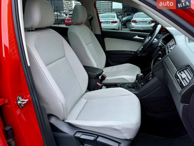 Красный Фольксваген Тигуан, объемом двигателя 2 л и пробегом 46 тыс. км за 22500 $, фото 42 на Automoto.ua