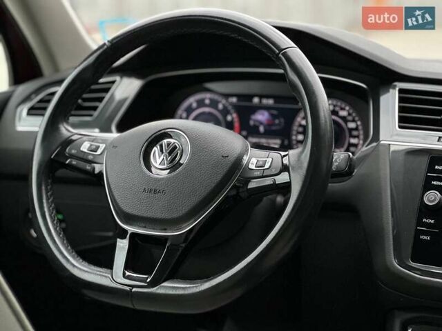 Красный Фольксваген Тигуан, объемом двигателя 2 л и пробегом 145 тыс. км за 19990 $, фото 23 на Automoto.ua