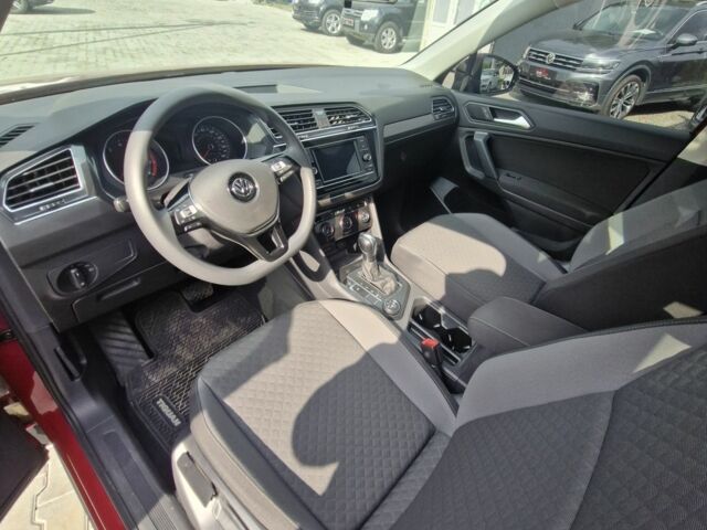 Красный Фольксваген Тигуан, объемом двигателя 2 л и пробегом 35 тыс. км за 17700 $, фото 11 на Automoto.ua