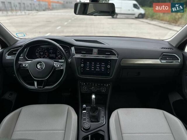 Красный Фольксваген Тигуан, объемом двигателя 2 л и пробегом 145 тыс. км за 19990 $, фото 21 на Automoto.ua