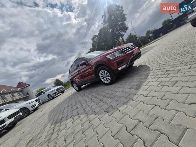 Красный Фольксваген Тигуан, объемом двигателя 2 л и пробегом 35 тыс. км за 17700 $, фото 1 на Automoto.ua