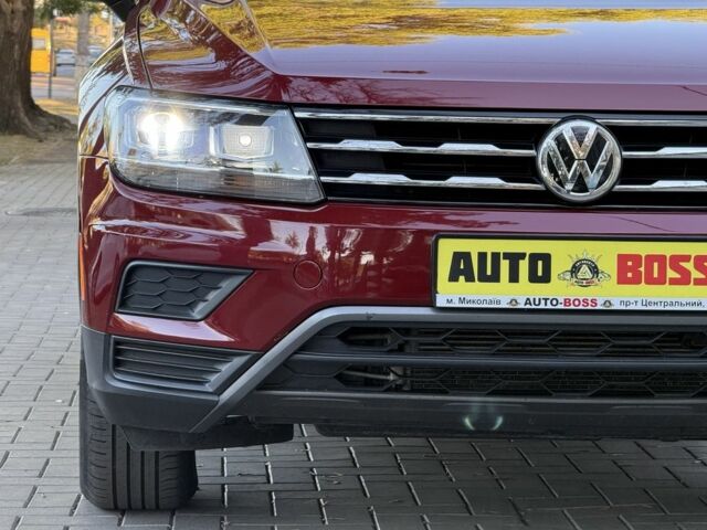 Червоний Фольксваген Тігуан, об'ємом двигуна 2 л та пробігом 99 тис. км за 20800 $, фото 12 на Automoto.ua