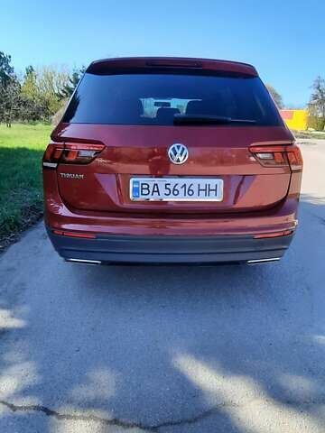 Червоний Фольксваген Тігуан, об'ємом двигуна 1.98 л та пробігом 124 тис. км за 22500 $, фото 11 на Automoto.ua