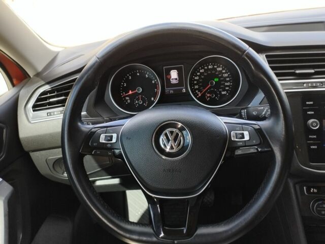 Червоний Фольксваген Тігуан, об'ємом двигуна 2 л та пробігом 104 тис. км за 16200 $, фото 6 на Automoto.ua