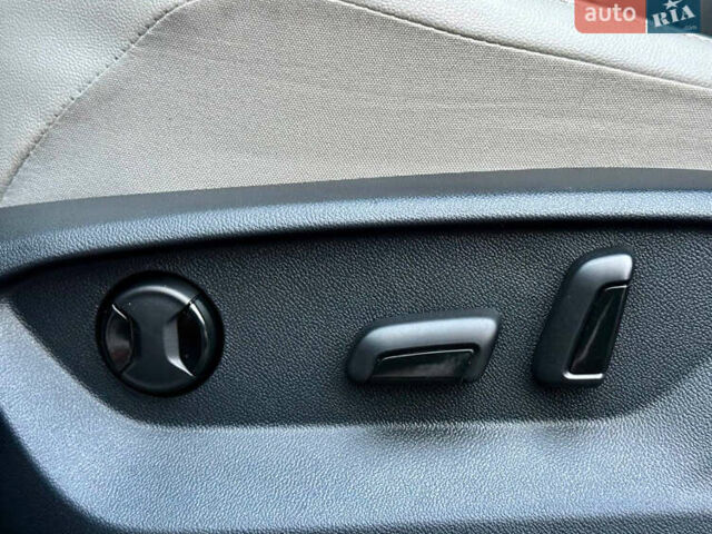 Красный Фольксваген Тигуан, объемом двигателя 2 л и пробегом 46 тыс. км за 22500 $, фото 30 на Automoto.ua