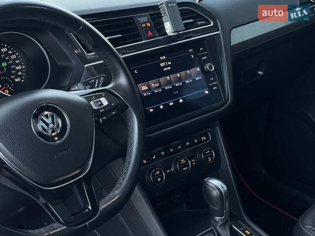 Червоний Фольксваген Тігуан, об'ємом двигуна 1.98 л та пробігом 99 тис. км за 20300 $, фото 24 на Automoto.ua