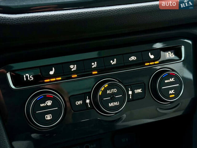 Красный Фольксваген Тигуан, объемом двигателя 2 л и пробегом 46 тыс. км за 22500 $, фото 35 на Automoto.ua