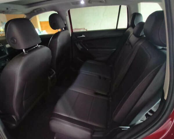 Червоний Фольксваген Тігуан, об'ємом двигуна 1.98 л та пробігом 62 тис. км за 23000 $, фото 14 на Automoto.ua