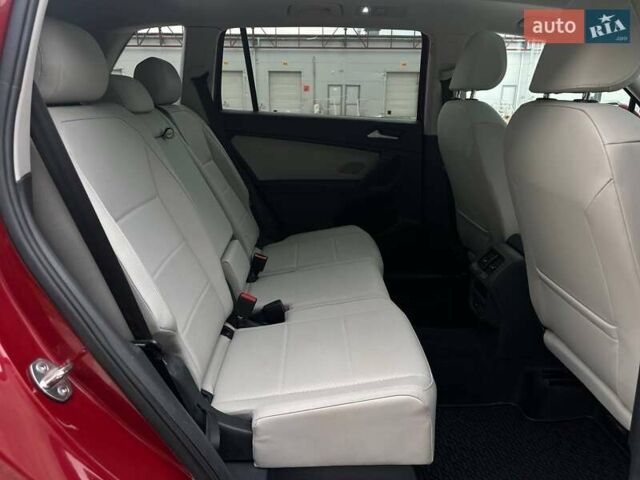 Красный Фольксваген Тигуан, объемом двигателя 2 л и пробегом 145 тыс. км за 19990 $, фото 18 на Automoto.ua