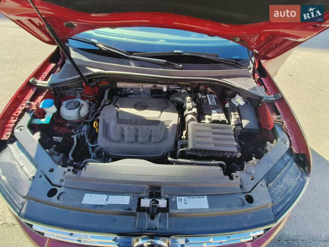 Червоний Фольксваген Тігуан, об'ємом двигуна 1.98 л та пробігом 62 тис. км за 23000 $, фото 10 на Automoto.ua