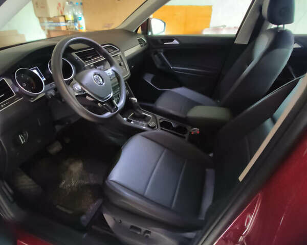 Червоний Фольксваген Тігуан, об'ємом двигуна 1.98 л та пробігом 62 тис. км за 23000 $, фото 13 на Automoto.ua