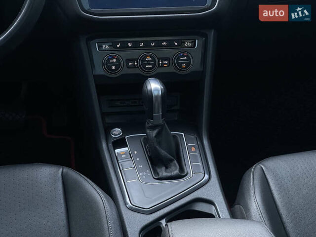 Червоний Фольксваген Тігуан, об'ємом двигуна 1.98 л та пробігом 99 тис. км за 20300 $, фото 31 на Automoto.ua