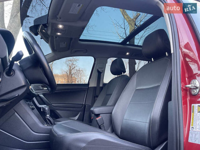 Червоний Фольксваген Тігуан, об'ємом двигуна 1.98 л та пробігом 99 тис. км за 20300 $, фото 20 на Automoto.ua