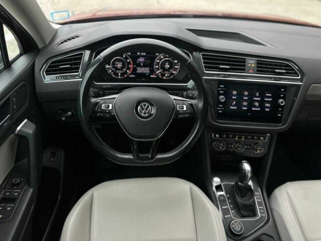 Красный Фольксваген Тигуан, объемом двигателя 2 л и пробегом 145 тыс. км за 20990 $, фото 17 на Automoto.ua