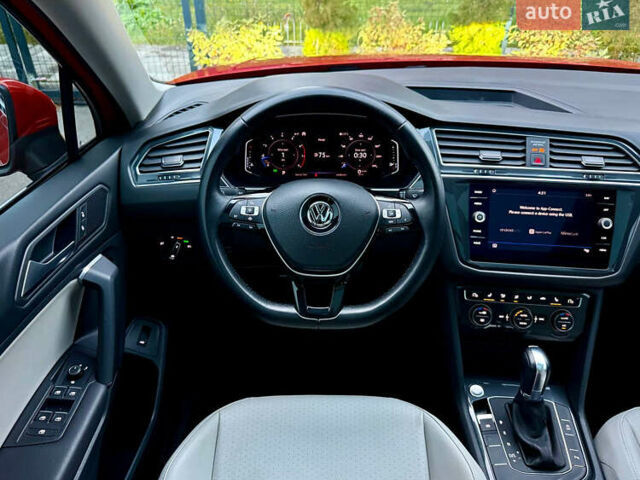 Красный Фольксваген Тигуан, объемом двигателя 2 л и пробегом 46 тыс. км за 22500 $, фото 39 на Automoto.ua