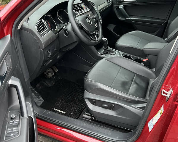 Красный Фольксваген Тигуан, объемом двигателя 1.98 л и пробегом 150 тыс. км за 19200 $, фото 8 на Automoto.ua