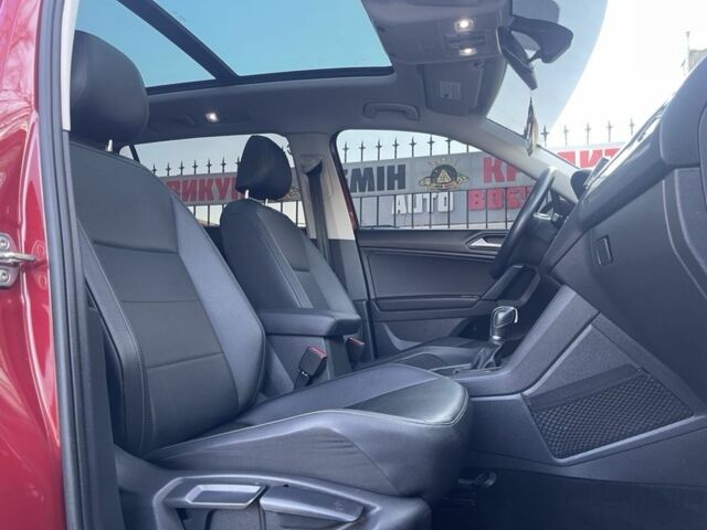 Червоний Фольксваген Тігуан, об'ємом двигуна 2 л та пробігом 99 тис. км за 20800 $, фото 23 на Automoto.ua