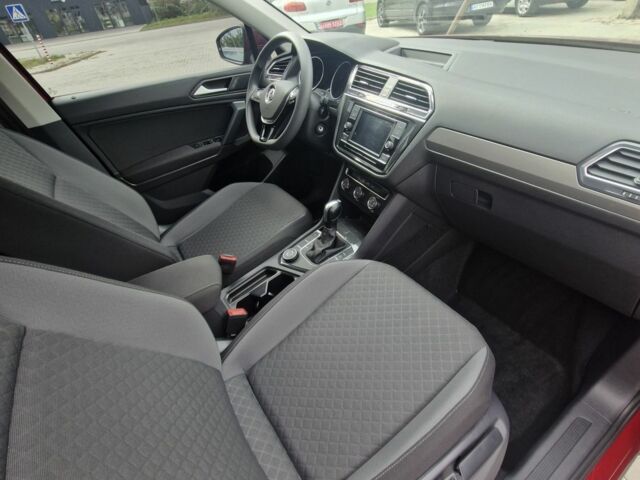 Красный Фольксваген Тигуан, объемом двигателя 2 л и пробегом 35 тыс. км за 17700 $, фото 14 на Automoto.ua