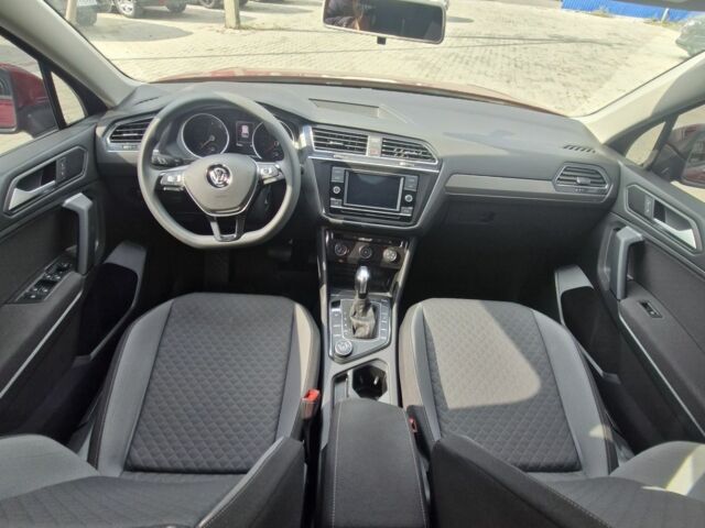 Красный Фольксваген Тигуан, объемом двигателя 2 л и пробегом 35 тыс. км за 17700 $, фото 9 на Automoto.ua