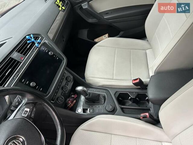 Червоний Фольксваген Тігуан, об'ємом двигуна 1.98 л та пробігом 140 тис. км за 17499 $, фото 10 на Automoto.ua
