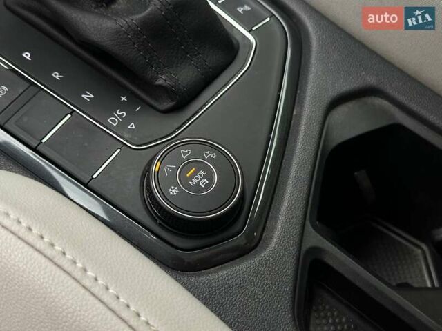 Красный Фольксваген Тигуан, объемом двигателя 2 л и пробегом 145 тыс. км за 19990 $, фото 33 на Automoto.ua