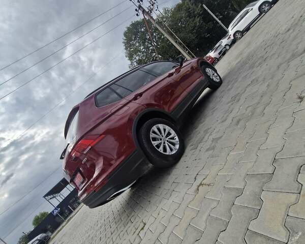 Красный Фольксваген Тигуан, объемом двигателя 2 л и пробегом 35 тыс. км за 17700 $, фото 23 на Automoto.ua