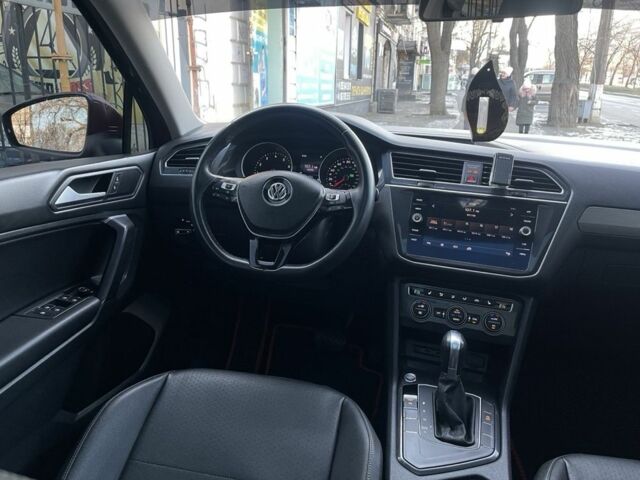 Червоний Фольксваген Тігуан, об'ємом двигуна 2 л та пробігом 99 тис. км за 20800 $, фото 20 на Automoto.ua