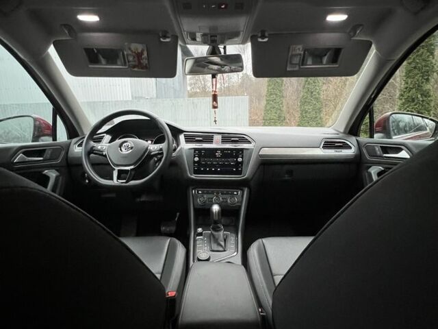 Красный Фольксваген Тигуан, объемом двигателя 2 л и пробегом 150 тыс. км за 19300 $, фото 6 на Automoto.ua