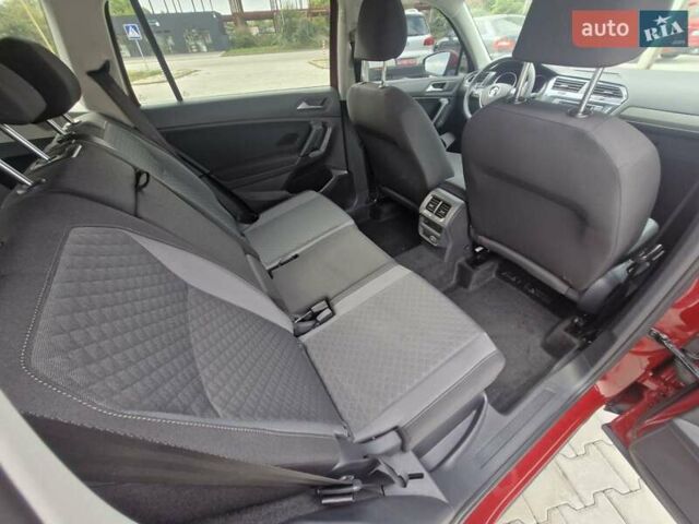 Красный Фольксваген Тигуан, объемом двигателя 2 л и пробегом 35 тыс. км за 17700 $, фото 30 на Automoto.ua