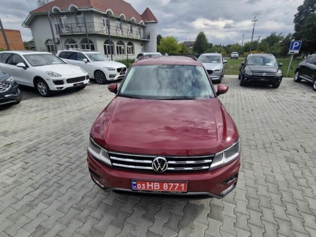 Красный Фольксваген Тигуан, объемом двигателя 2 л и пробегом 35 тыс. км за 17700 $, фото 2 на Automoto.ua