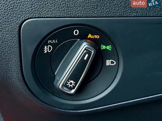 Красный Фольксваген Тигуан, объемом двигателя 2 л и пробегом 46 тыс. км за 22500 $, фото 32 на Automoto.ua