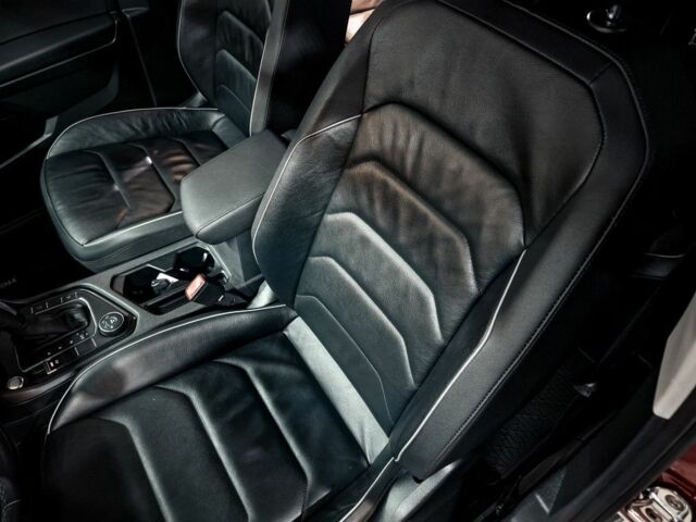 Красный Фольксваген Тигуан, объемом двигателя 2 л и пробегом 45 тыс. км за 26500 $, фото 4 на Automoto.ua