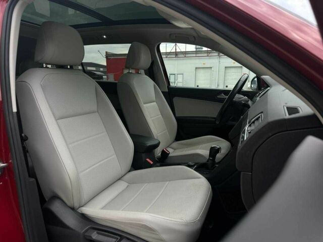 Красный Фольксваген Тигуан, объемом двигателя 2 л и пробегом 145 тыс. км за 20990 $, фото 12 на Automoto.ua