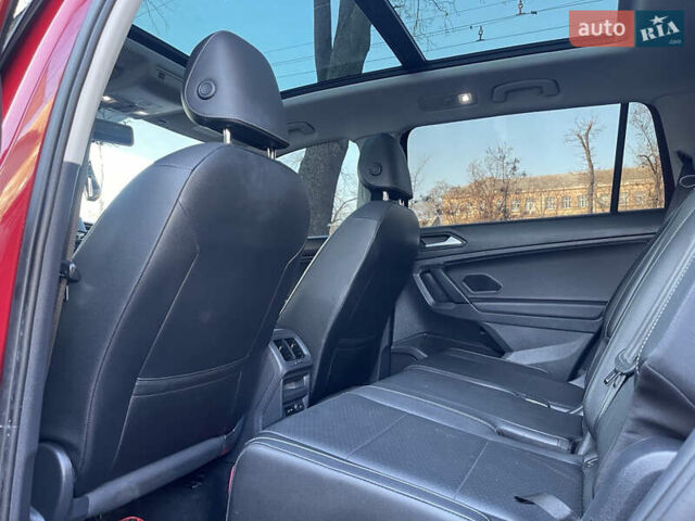 Червоний Фольксваген Тігуан, об'ємом двигуна 1.98 л та пробігом 99 тис. км за 20300 $, фото 39 на Automoto.ua