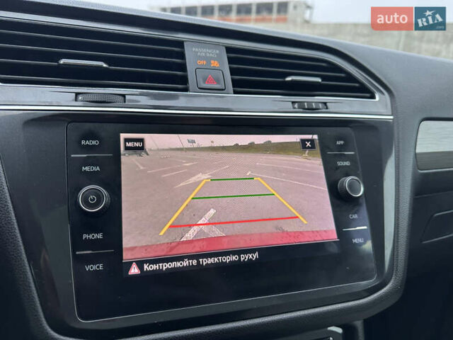 Красный Фольксваген Тигуан, объемом двигателя 2 л и пробегом 77 тыс. км за 20700 $, фото 26 на Automoto.ua