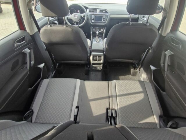 Красный Фольксваген Тигуан, объемом двигателя 2 л и пробегом 35 тыс. км за 17700 $, фото 10 на Automoto.ua