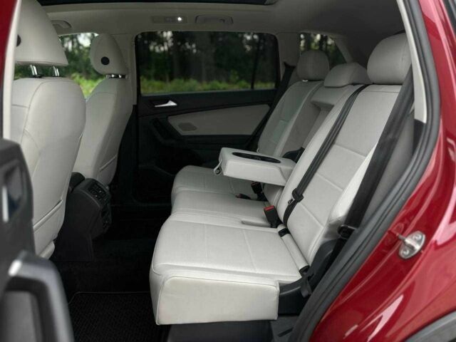 Красный Фольксваген Тигуан, объемом двигателя 2 л и пробегом 145 тыс. км за 20990 $, фото 13 на Automoto.ua