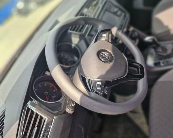 Красный Фольксваген Тигуан, объемом двигателя 2 л и пробегом 35 тыс. км за 17700 $, фото 27 на Automoto.ua