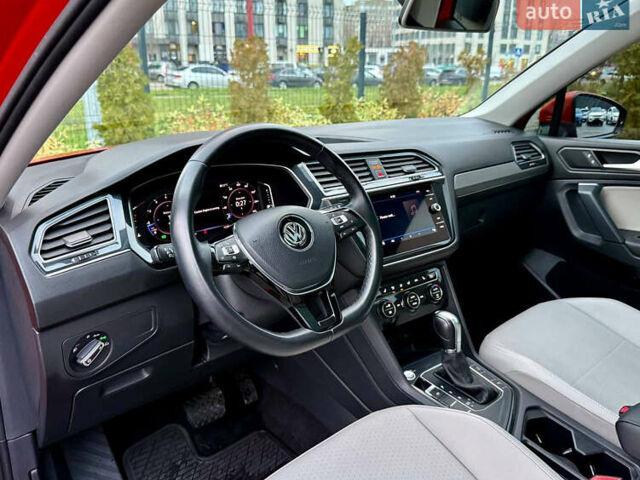 Красный Фольксваген Тигуан, объемом двигателя 2 л и пробегом 46 тыс. км за 22500 $, фото 23 на Automoto.ua