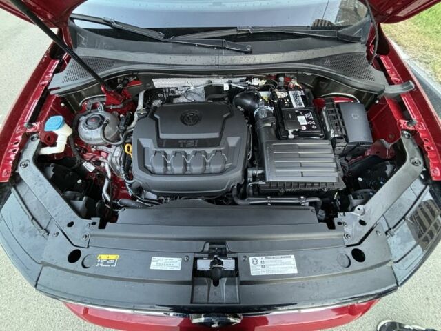 Червоний Фольксваген Тігуан, об'ємом двигуна 2 л та пробігом 37 тис. км за 21099 $, фото 9 на Automoto.ua